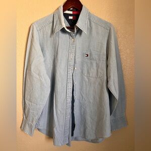 Tommy Hilfiger Women’s Light Blue Denim Casual Button-Down Shirt